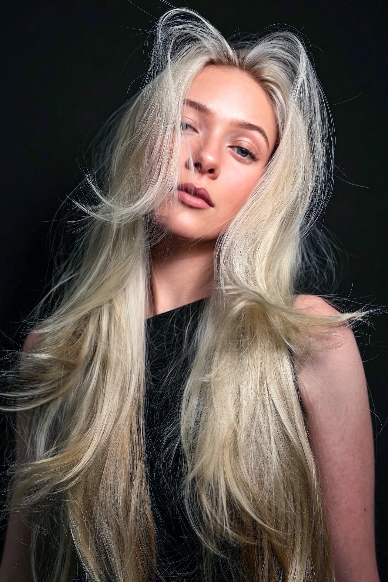 Model with wave-textured blonde hair